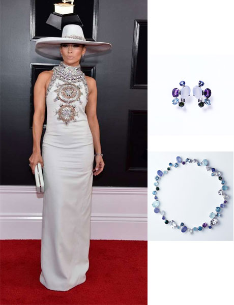 Jennifer Lopez en une robe de soirée fourreau col montant et bijoux aux GRAMMY  2019