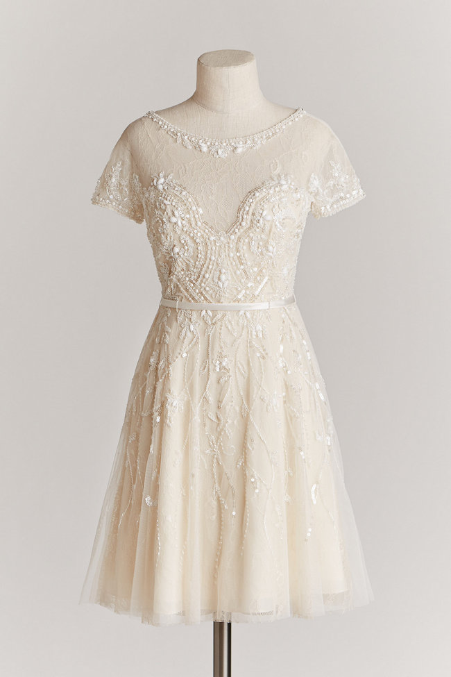 robe de mariée courte vintage à manche courte perlé